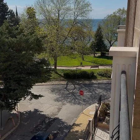 South At Valencia Gardens アパート *
